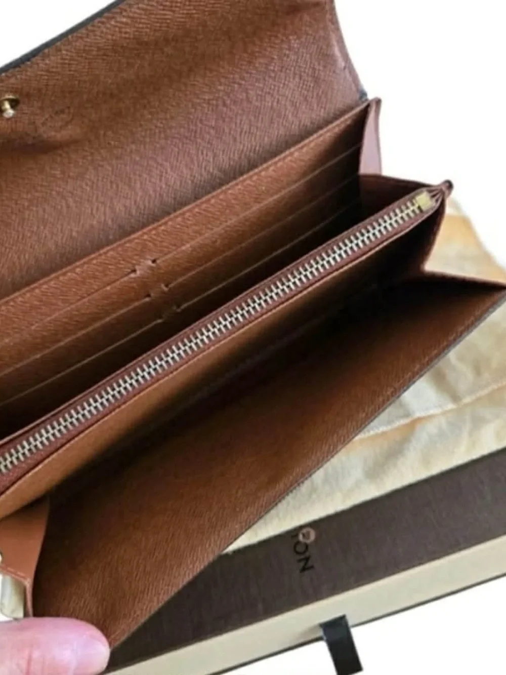 Louis Vuitton Monogram Wallet - authentic - Picture 6 of 13